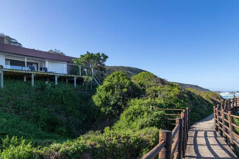 Отель Arch Rock Chalets