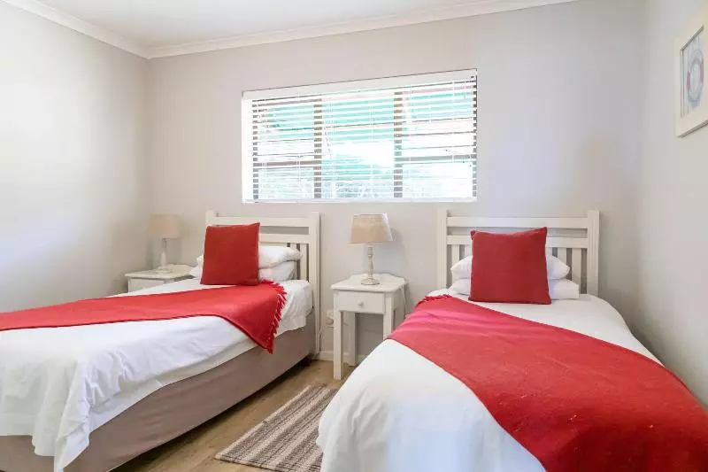 Отель Arch Rock Chalets