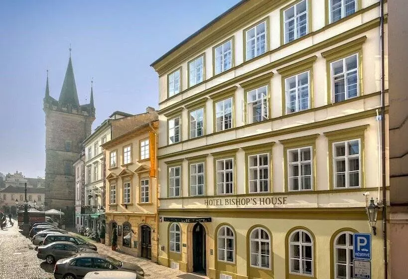 هتل Bishops House