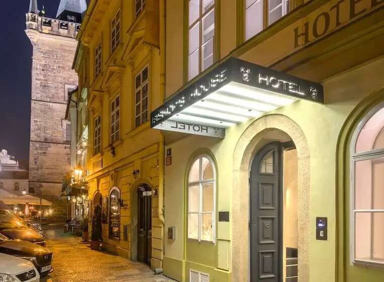 هتل Bishops House