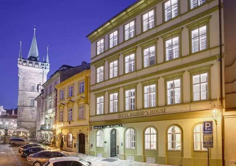 هتل Bishops House