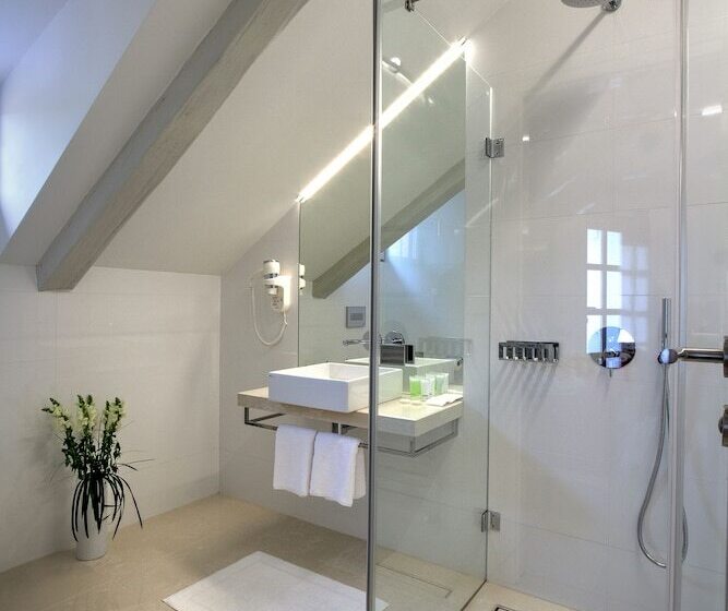 هتل Bishops House