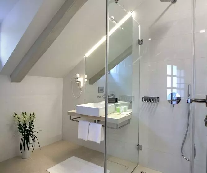 هتل Bishops House