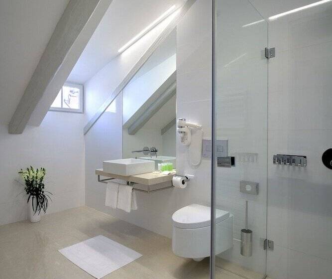 هتل Bishops House