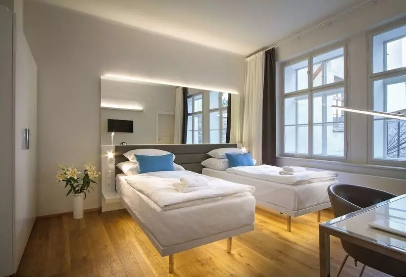 هتل Bishops House