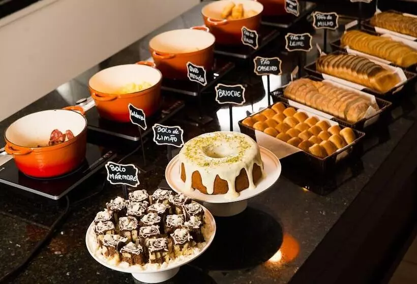 Отель Campo Largo Express