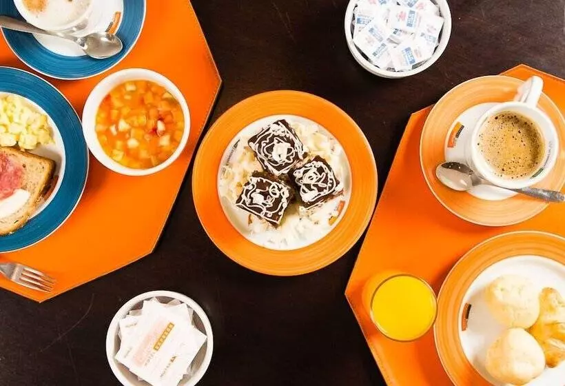 Отель Campo Largo Express