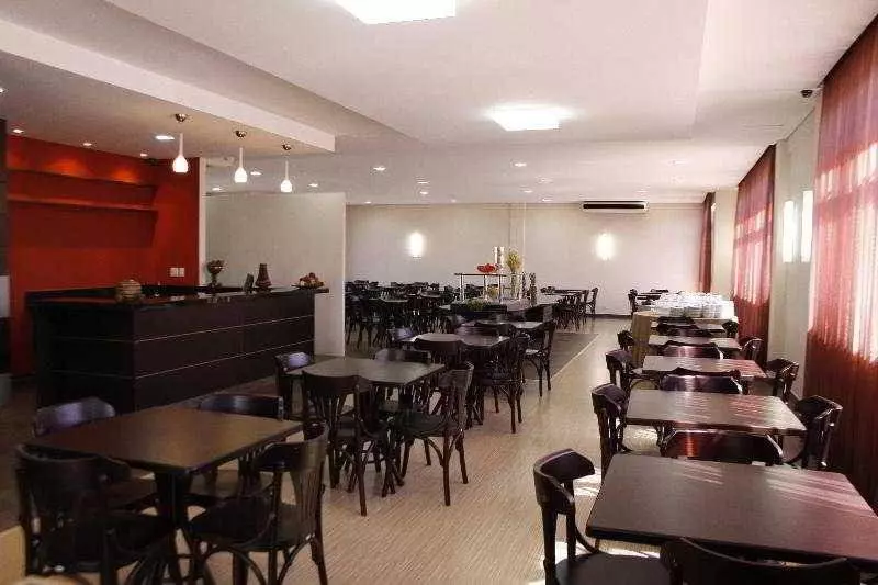 Отель Campo Largo Express