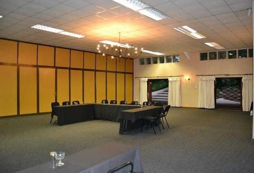 בית מלון כפרי Canefields Country House