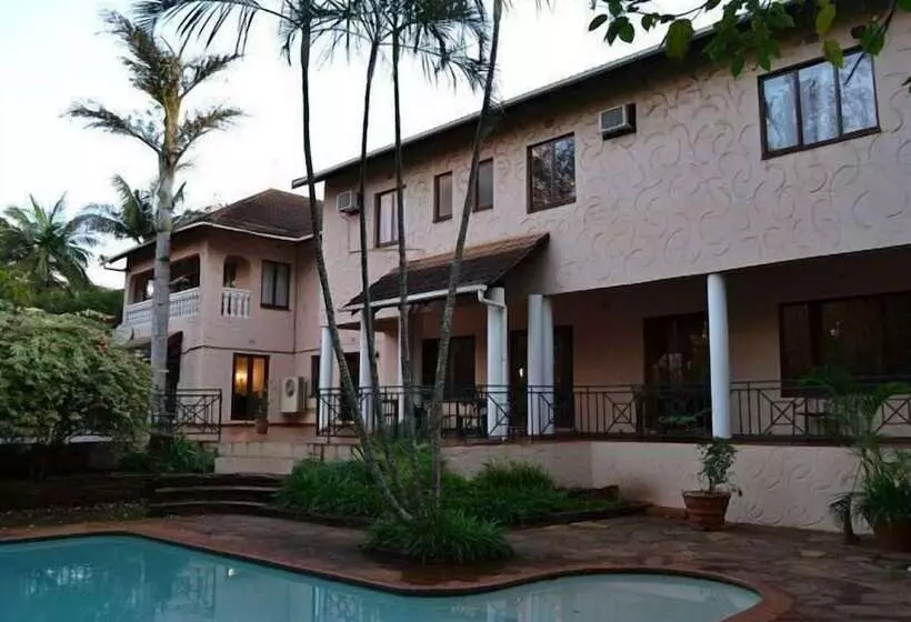 Отель Canefields Country House