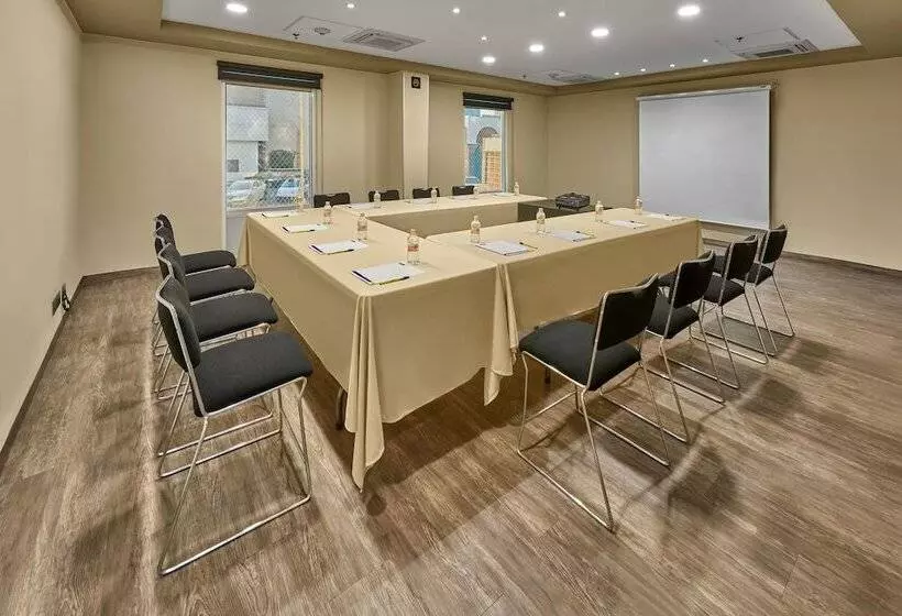 هتل City Express By Marriott Mexicali