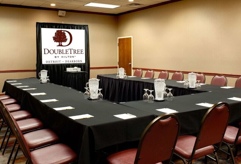 هتل Doubletree By Hilton Detroit Dearborn