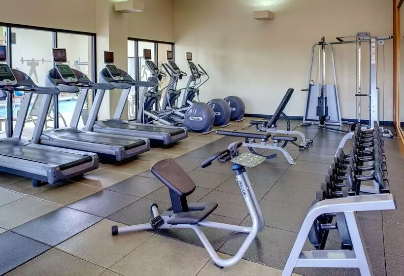 Отель Doubletree By Hilton Detroit Dearborn