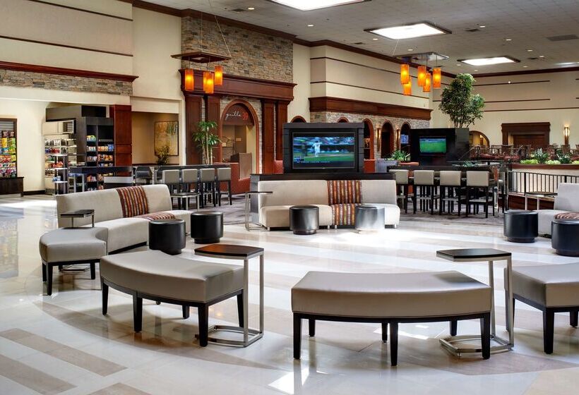 هتل Doubletree By Hilton Detroit Dearborn