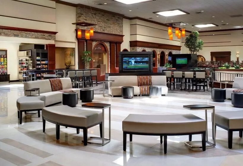 Отель Doubletree By Hilton Detroit Dearborn