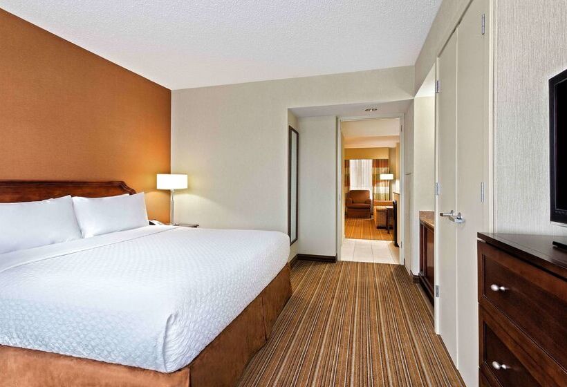 هتل Doubletree By Hilton Detroit Dearborn