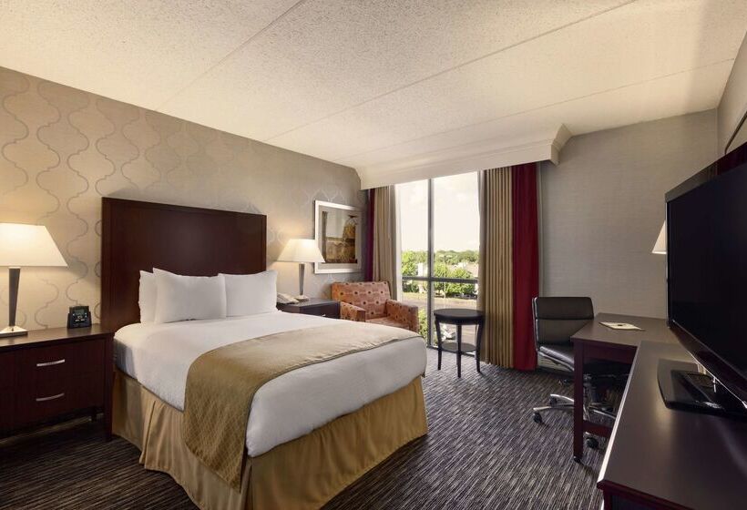 هتل Doubletree By Hilton Detroit Dearborn