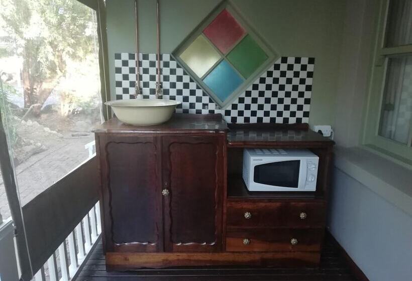 Hotel Housemartin Guest Lodge