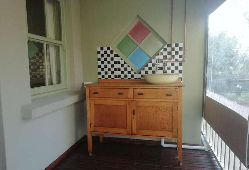 Hotel Housemartin Guest Lodge