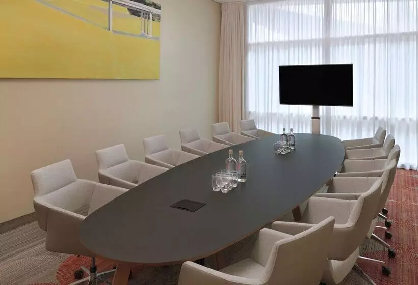 Mövenpick Hotel Amsterdam City Centre