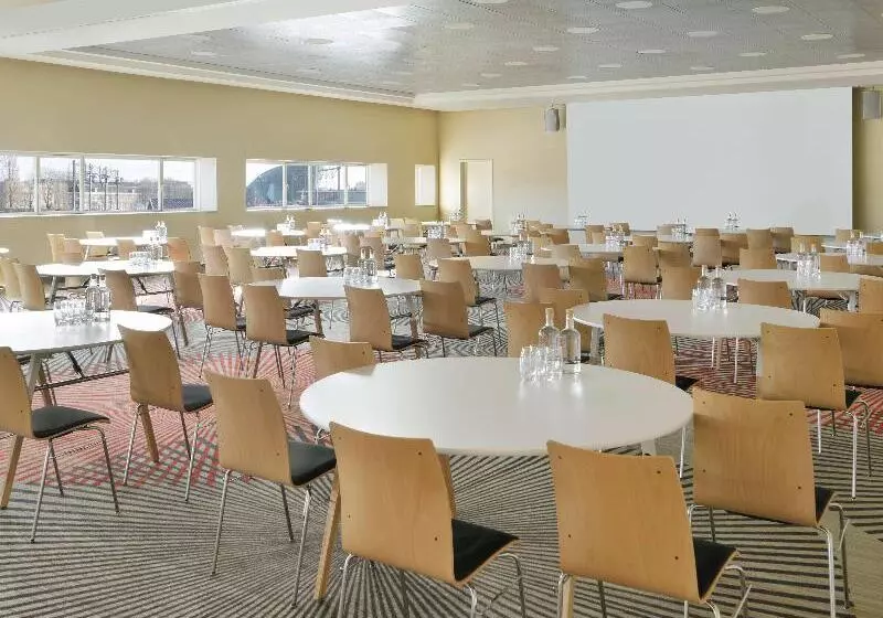 Mövenpick Hotel Amsterdam City Centre