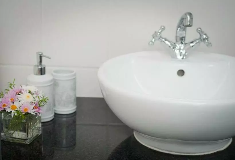 酒店 Rusthuiz Guest House