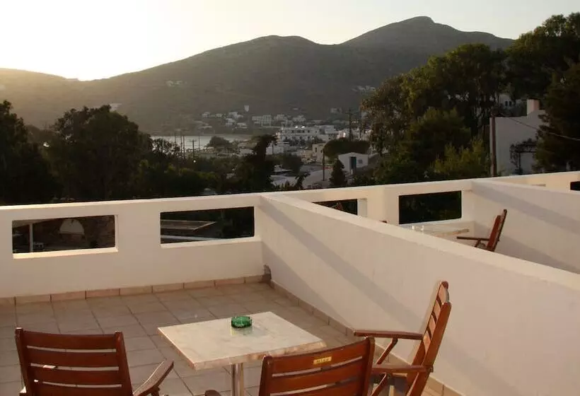 Armadoros Hotel Ios Backpackers