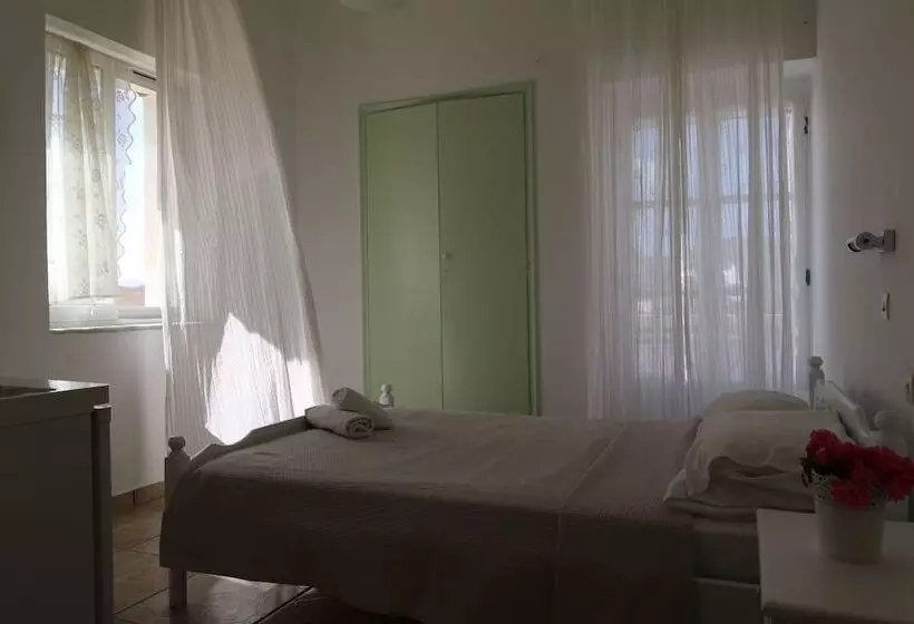 Armadoros Hotel Ios Backpackers