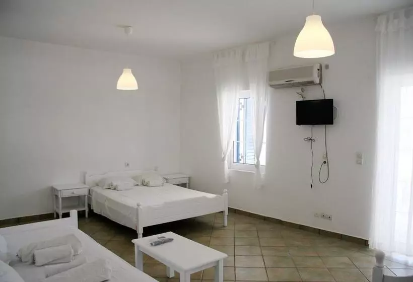 Armadoros Hotel Ios Backpackers