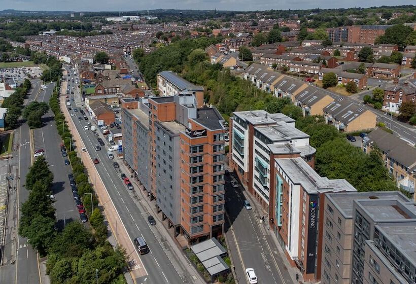 בית מלון כפרי Roomzzz Leeds City West