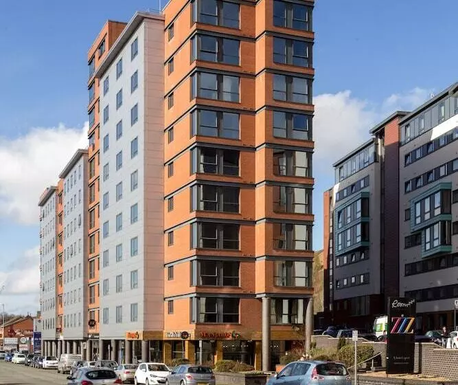 호텔 Roomzzz Leeds City West