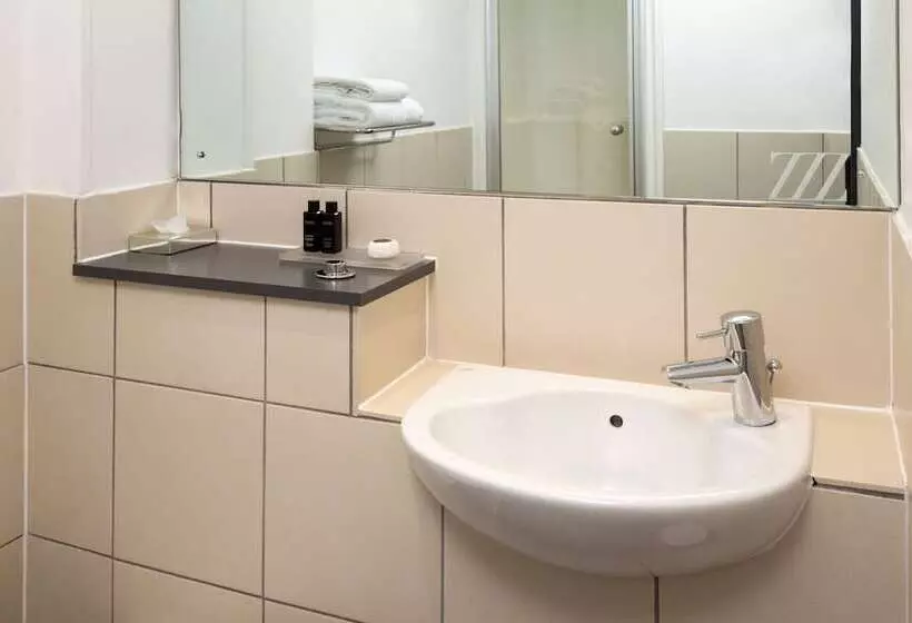 호텔 Roomzzz Leeds City West