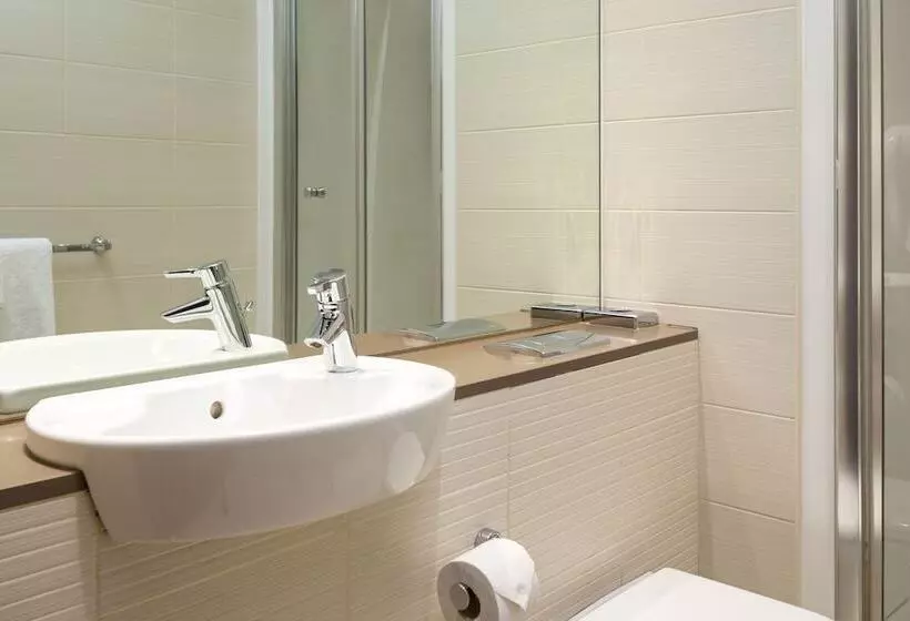 호텔 Roomzzz Leeds City West