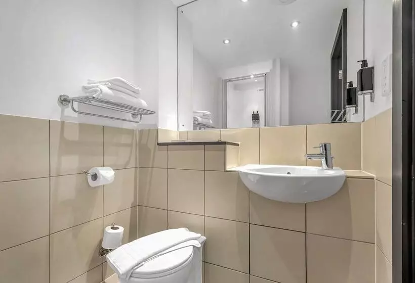 호텔 Roomzzz Leeds City West