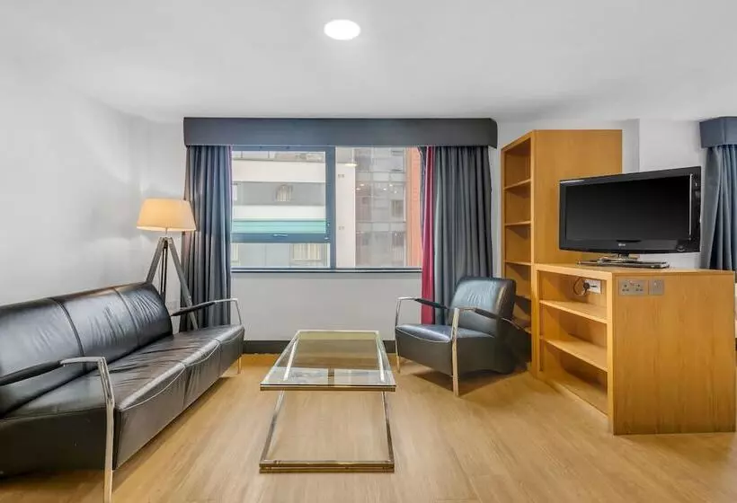 호텔 Roomzzz Leeds City West