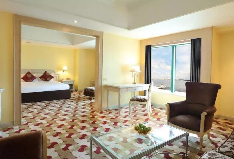 Отель Berjaya Waterfront