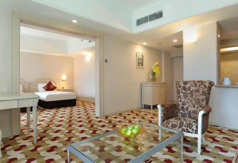 Отель Berjaya Waterfront