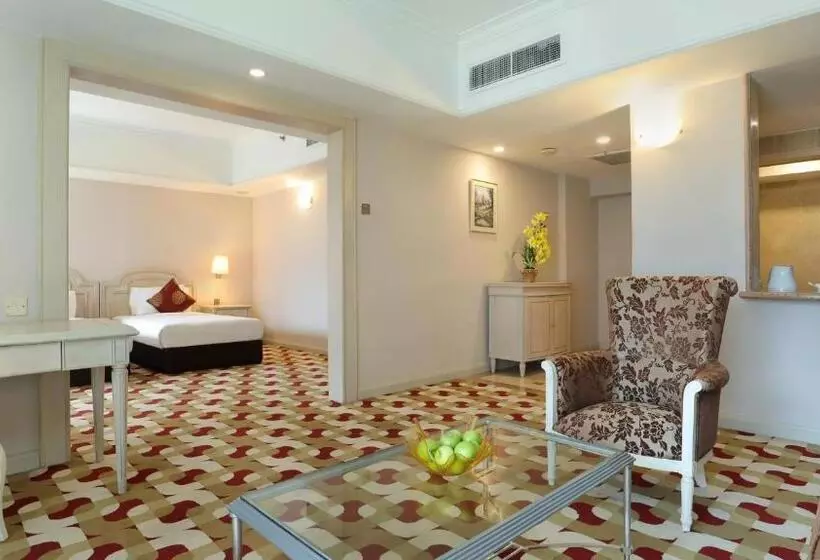 Отель Berjaya Waterfront