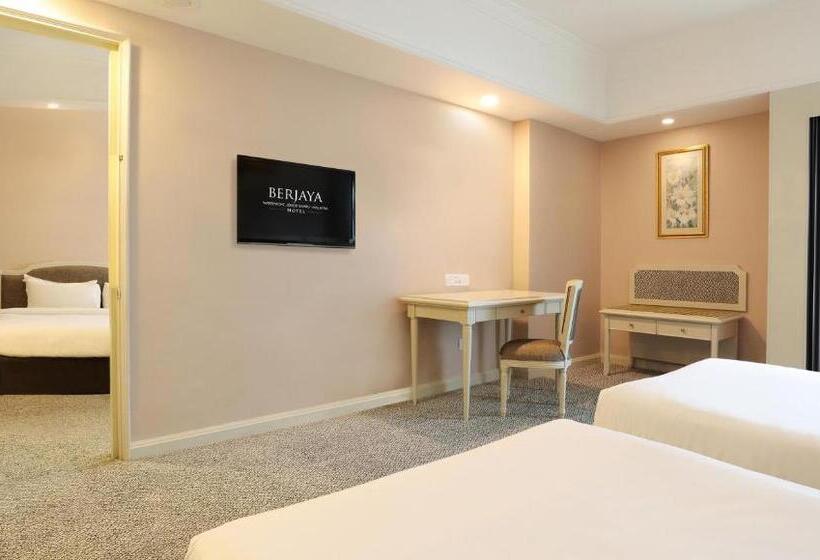 Отель Berjaya Waterfront