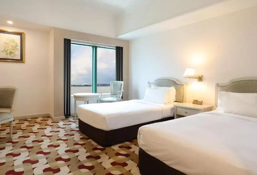 Отель Berjaya Waterfront