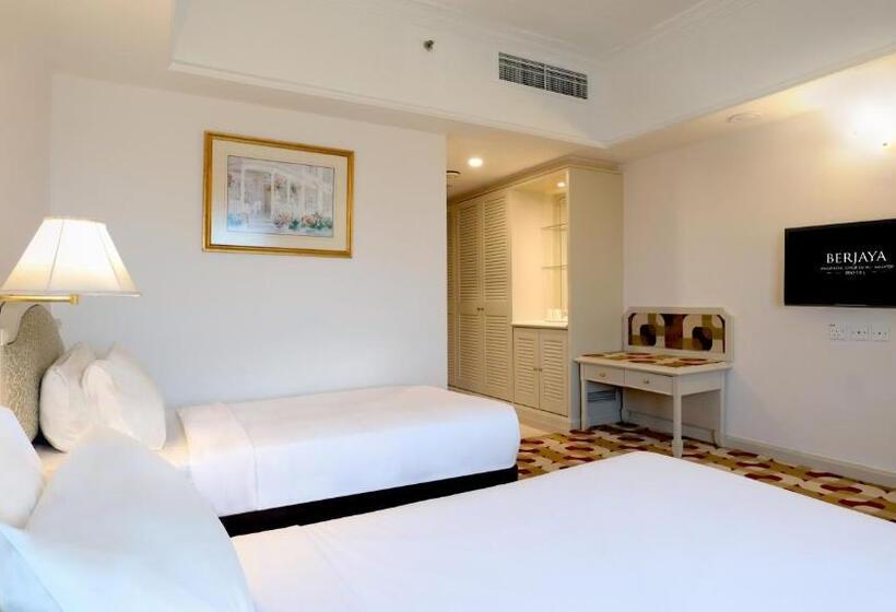 Отель Berjaya Waterfront