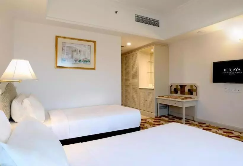 Отель Berjaya Waterfront