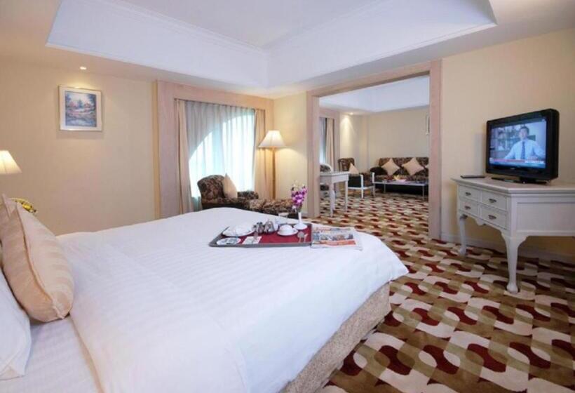 Отель Berjaya Waterfront