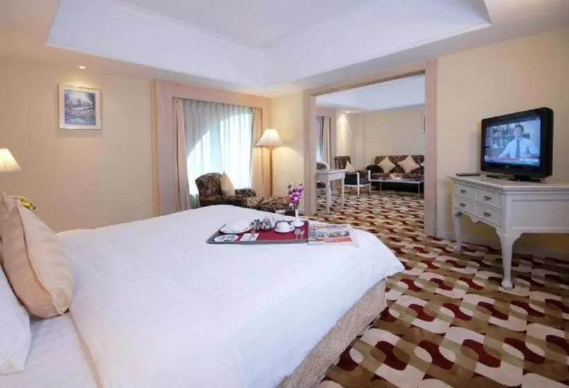 Отель Berjaya Waterfront