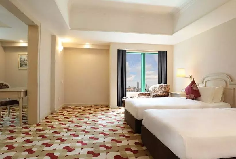 Отель Berjaya Waterfront