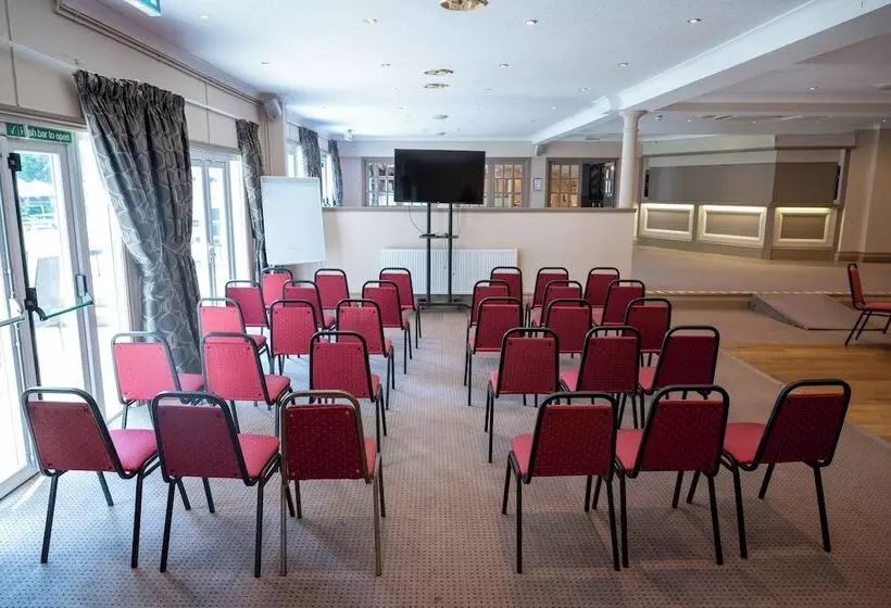 호텔 Cedars Inn By Greene King Inns