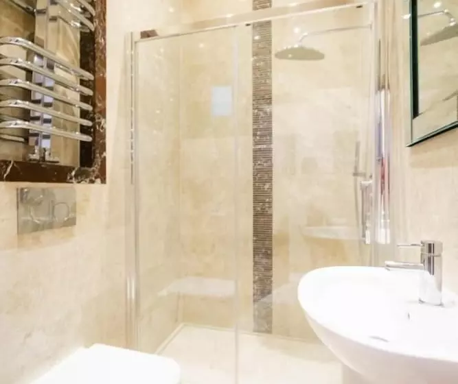 Отель The Chapter Griffin House