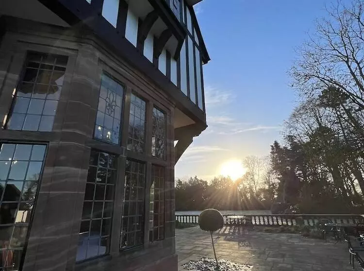 Отель Inglewood Manor