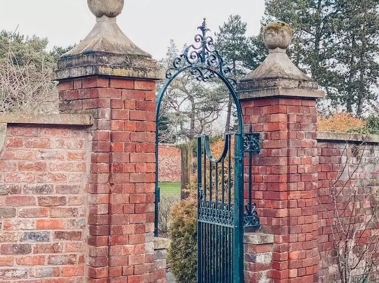 Отель Inglewood Manor