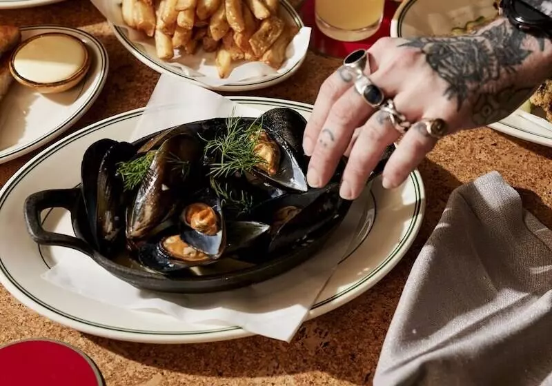 Отель Laneways By Ovolo